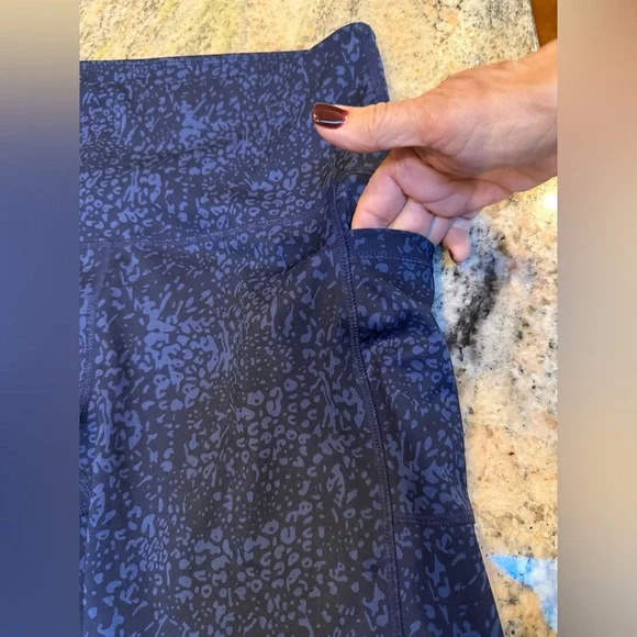 🖤 LegEnd Snake Print High-Rise Biker Shorts | Size M. Side Pockets - Picture 5 of 10